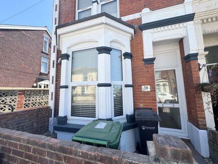Pitcroft Road, Portsmouth - Photo 4