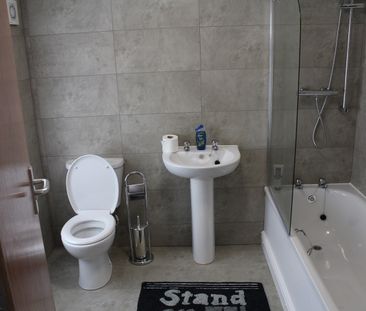 8 Bed Terraced House, Kenmare Road, L15 - Photo 5