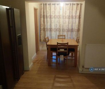 1 bedroom in a house share to rent - Photo 1