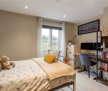 A stunning second-floor, two-bedroom apartment in Hudson Quarter, b... - Photo 5