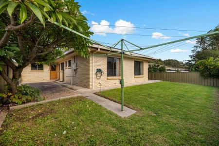 Neat, well appointed three bedroom family home - Photo 3