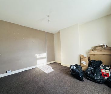 Arbury Road, Warwickshire, CV10 - Photo 4