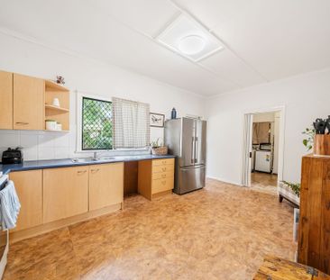 Charming Home - Rent Increasing to &dollar;710 from 5&sol;02&sol;27 - Photo 5