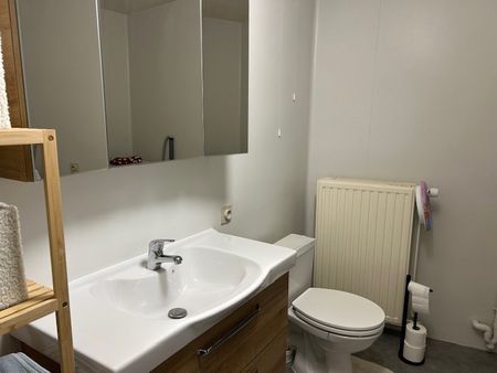 Ruim appartement gelegen in het centrum - Photo 2