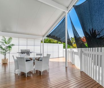 Fully Furnished Elanora Home with Pool and Stunning Lake Views - Photo 6