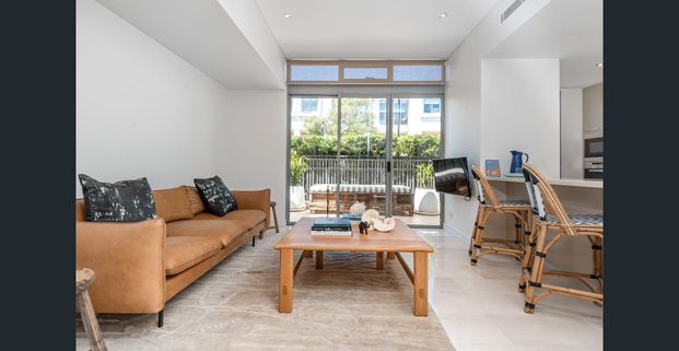 Private Luxurious Townhouse in a Serene Garden Estate - Photo 1