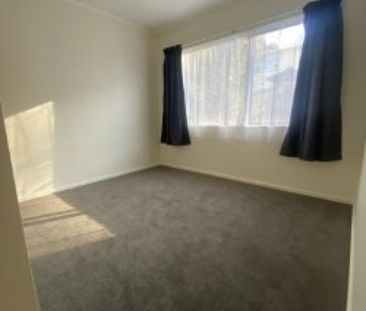 3 bedrooms with new paint, carpet, curtains and bathroom - Photo 3