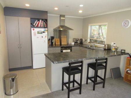 52 Evergreen Crescent, Upper Hutt Wellington 5018 - Photo 5