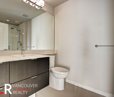 Condo in North Vancouver, BC - Photo 6