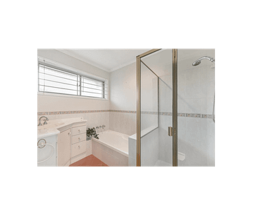 Spacious Home With Garden Views & Multiple Living Areas - Photo 1