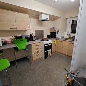 Room in a Shared Flat, Belvedere Road, M6 - Photo 2