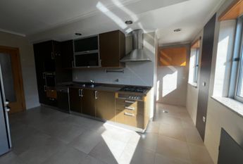 T3 em Esgueira (suite, varandas, cozinha equipada)