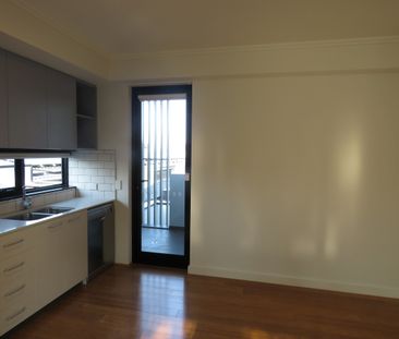 Modern Inner-City 2 by 2 Apartment - Photo 4