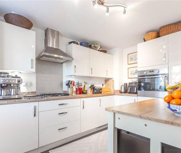 4 bedroom semi-detached house to rent - Photo 3