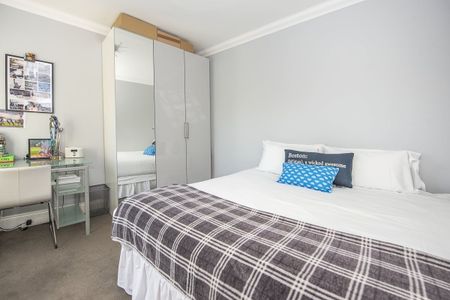 4 bedroom end of terrace house to rent - Photo 5