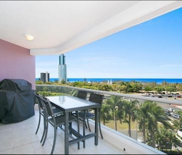 STUNNING VIEWS FROM THIS GORGEOUS TWO BEDROOM MODERN APARTMENT - Photo 4