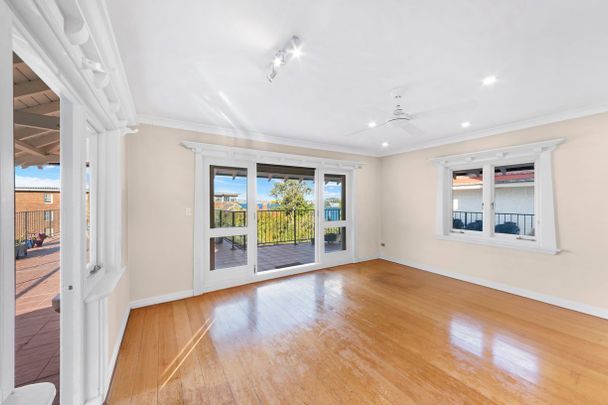 Penthouse Apartment in Prime Location - Photo 1