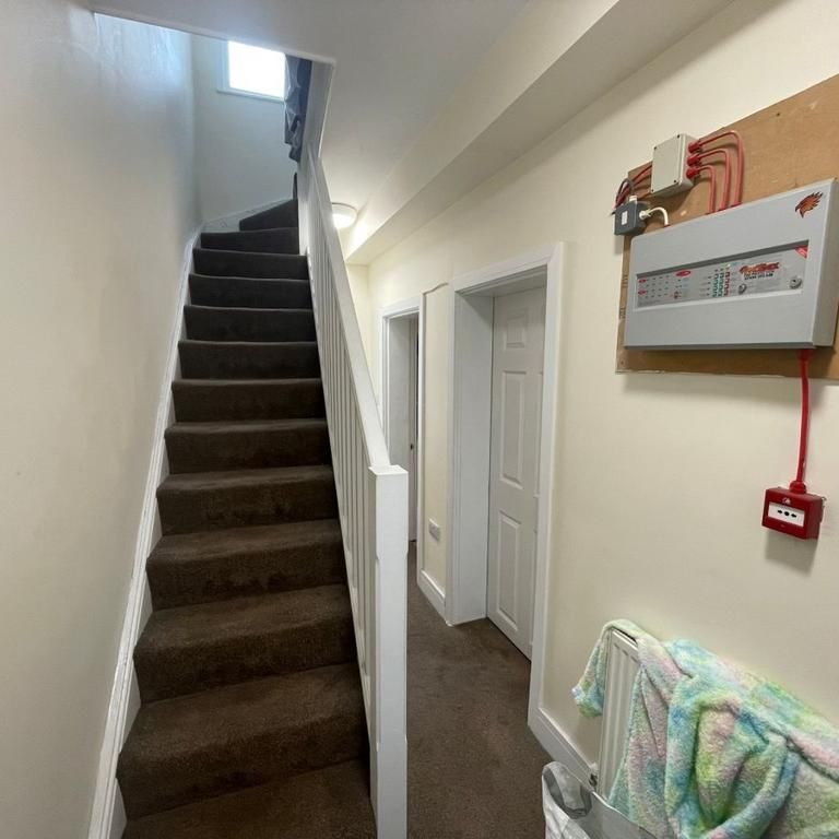 1 bedroom in a house share to rent - Photo 1