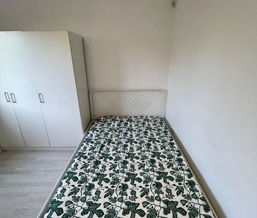 Room in a Shared House, Hilda Road, E16 - Photo 1