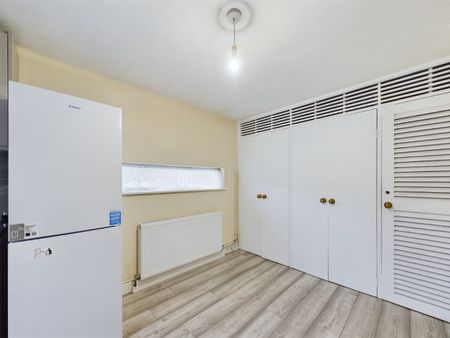 4 bed end of terrace house to rent in Canterbury Way, Stevenage, SG1 - Photo 4