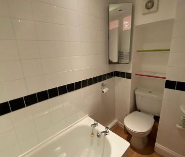2 bedroom flat to rent - Photo 6