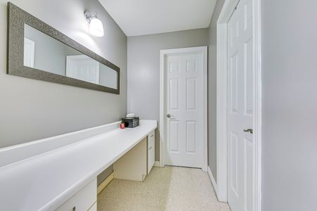 For Lease - 524 Blenheim Crescent, Oakville, Ontario - Photo 2