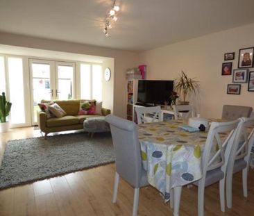 4 bedroom end of terrace house to rent - Photo 5