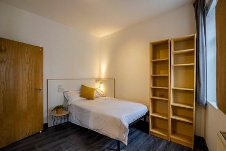 6 Bed End Terrace, Ruskin Avenue, M14 - Photo 3