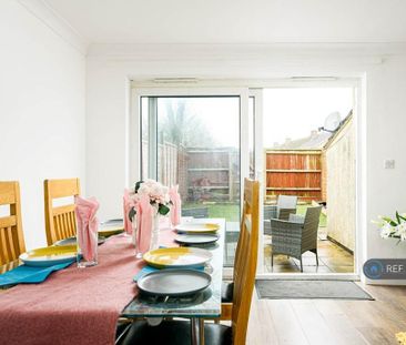 3 bedroom terraced house to rent - Photo 4