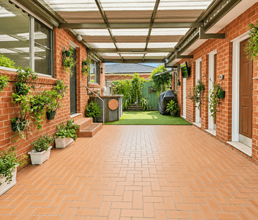 Perfect sized family home - Includes Garden Maintenance - Photo 6