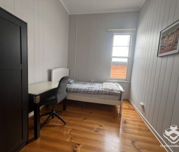 Single Room Available - Photo 4