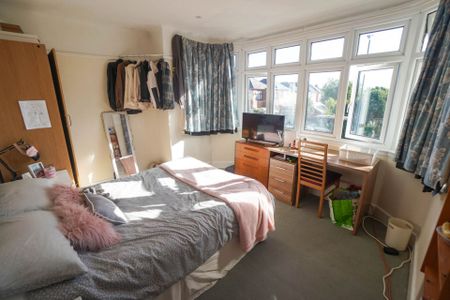 4 Bedroom House To Rent in Ensbury Park - £2,800 pcm Tenancy Info - Photo 5