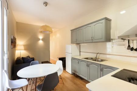 Travessia de Sant Antoni, Barcelona, Catalonia 08012 - Photo 3