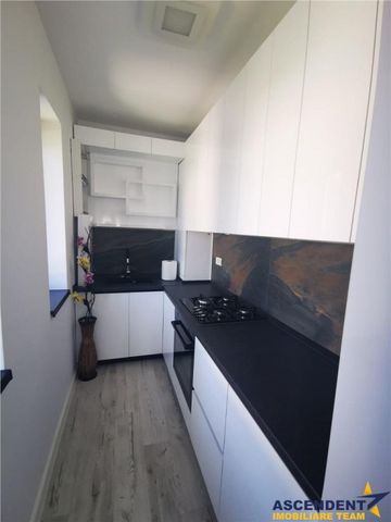 Corp de casa,constructie noua curte proprie,garaj, Bartolome - Fotografie 3