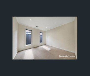 Convenient Family Home - Photo 3