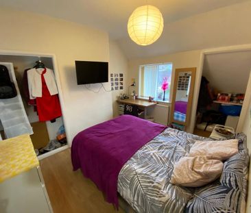 4 bedroom semi-detached house to rent - Photo 3