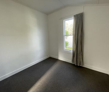 Updated three-bedroom home - Photo 2