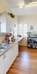 Comfortable High-Set Living - Photo 4