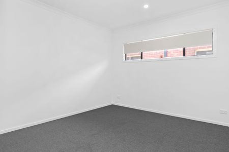 Space, Style & Effortless Living! - Photo 2