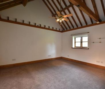2 bedroom character property to rent - Photo 5