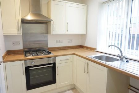 2 bedroom terraced house to rent - Photo 4