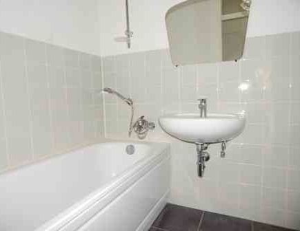 Stop! Großzügige 3,5-Zimmer-Wohnung (WBS) - Foto 1