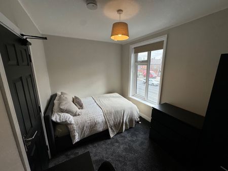 4 Bed Semi-Detached House, Beeston Road, NG7 - Photo 4