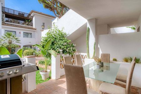 2 bedroom luxury Apartment for rent in Málaga, Andalusia - Photo 2