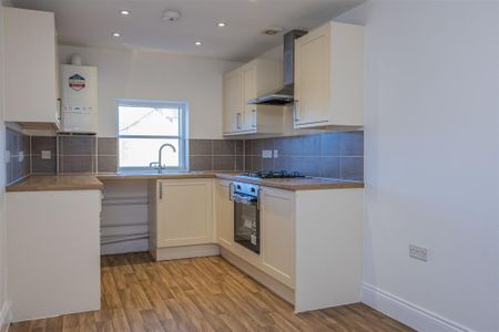 3 bed Apartment - Duplex To Let - Photo 5
