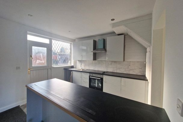 Westbourne Crescent - Photo 1