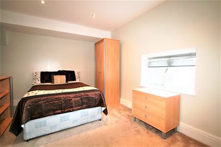 Flat 11, 40 HYDE TERRACE Leeds - LS2 9LN - Photo 3