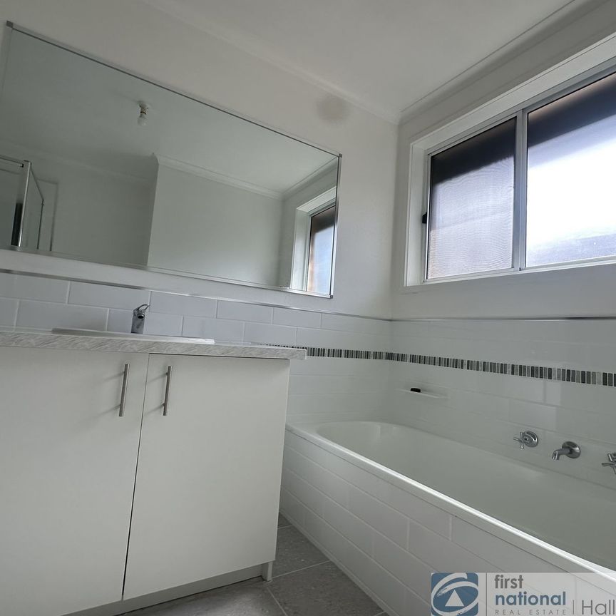 61 Gleneagles Drive, Endeavour Hills - Photo 1