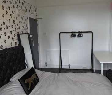 152 North Road East - Photo 3