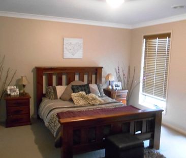 2 LYSTERFIELD LANE, Wodonga VIC 3690 - House For Rent | Domain - Photo 3